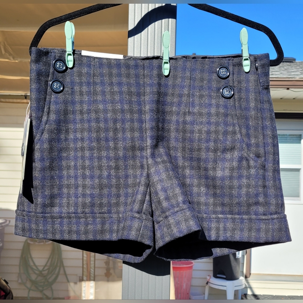 🆕️ NWT Dalia Collection Plaid Button-Accent Shorts